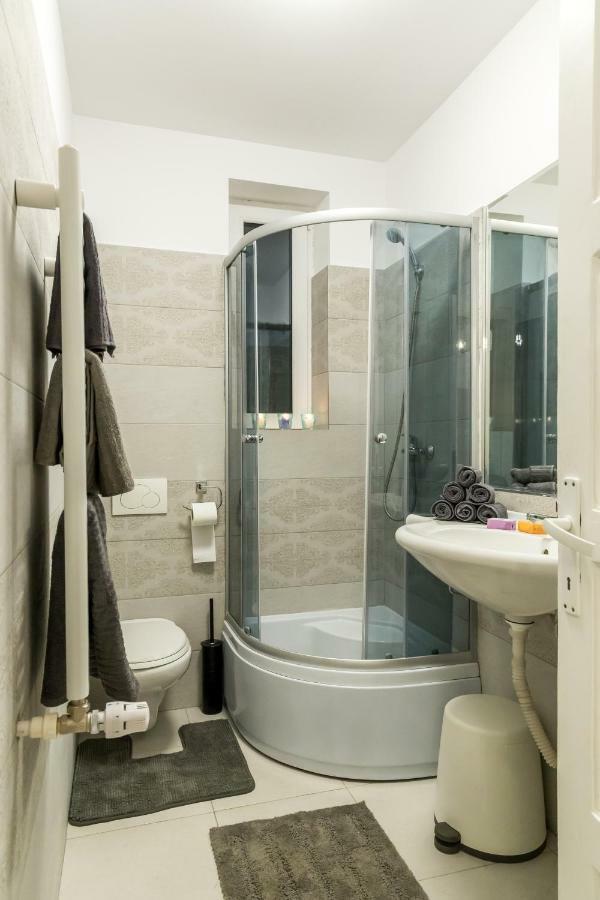 White Nights Of Old Town Bucharest Appartement Buitenkant foto